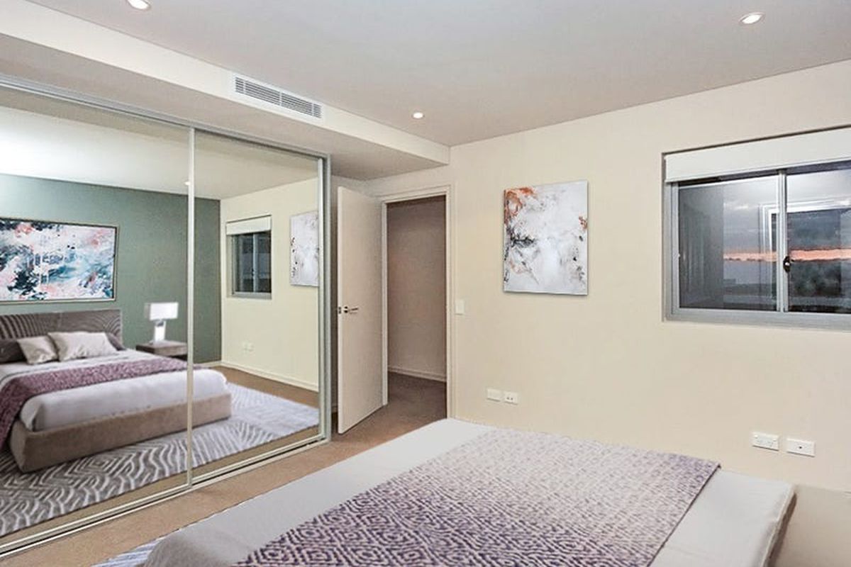 74 / 54A Blackwall Point Road, Chiswick