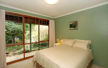 6 Fox Road, Beaconsfield Upper