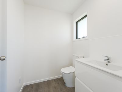 20 Journeys End, Tapora