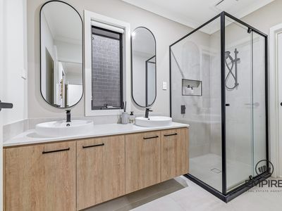 6 Heart Loop, Clyde North