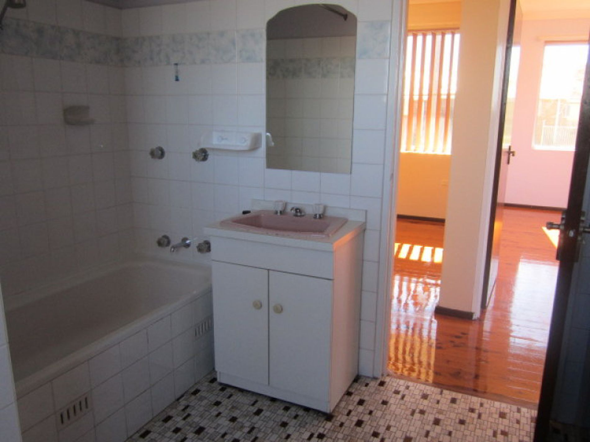 1 / 26 Shellharbour Road, Lake Illawarra