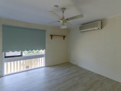 10 Dickens Road, Ambarvale