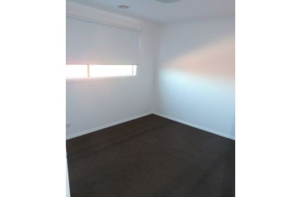 2 / 14 Burgess Street, Tullamarine