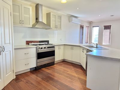 35 Manor Lakes Boulevard, Wyndham Vale