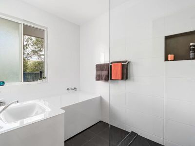 2 Shekinah Court, West Woombye