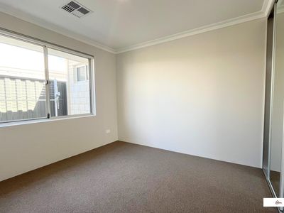 24 Kembla Way, Lakelands