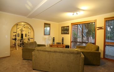 24 Keith Parade, Beaconsfield