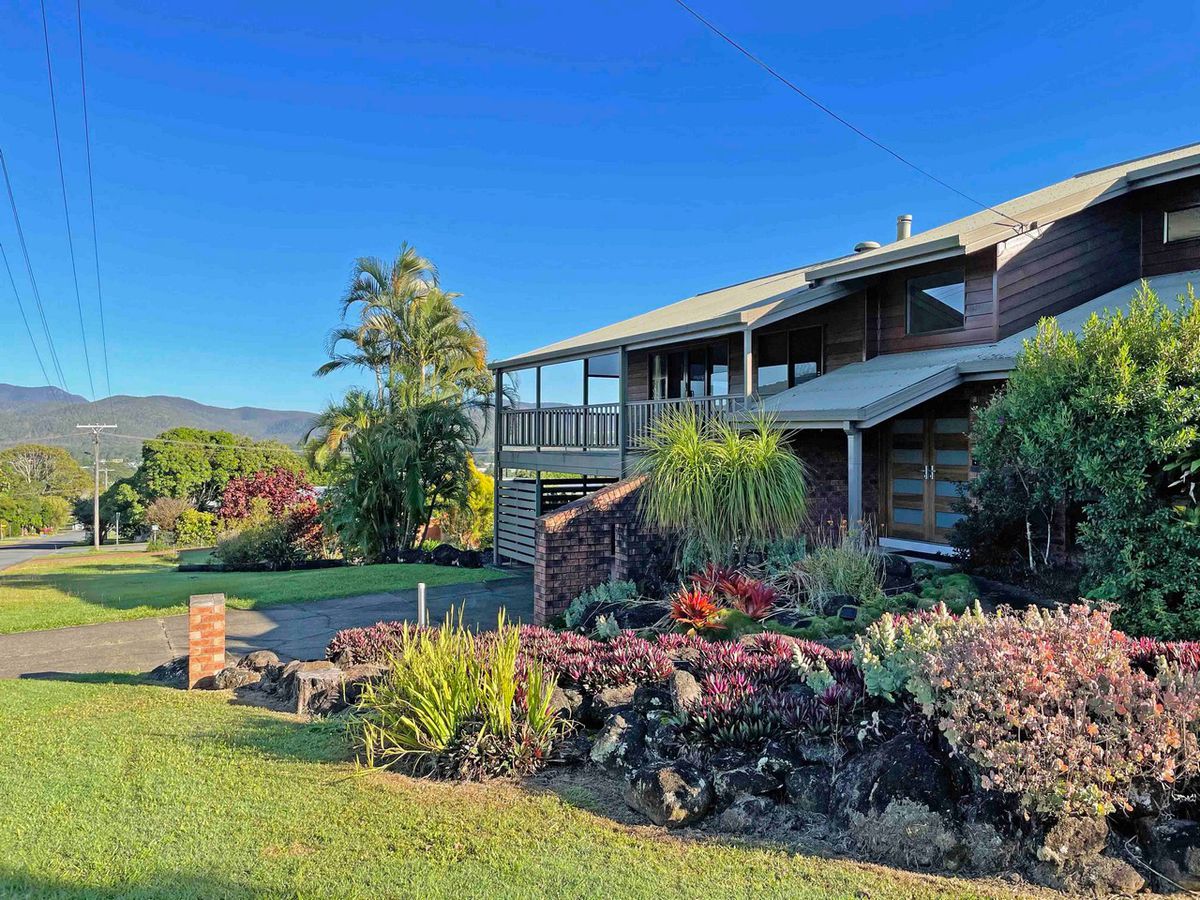 9 Tenth Avenue, Atherton