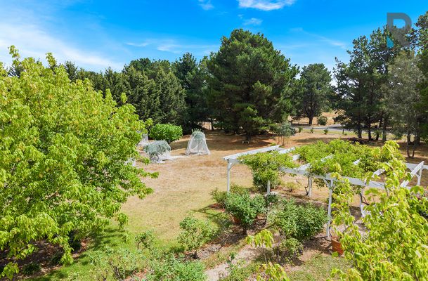 8 Pine Grove, Mickleham