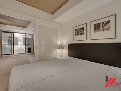 805 / 17 Singers Lane, Melbourne