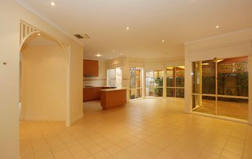 16 Evergold Close, Narre Warren South