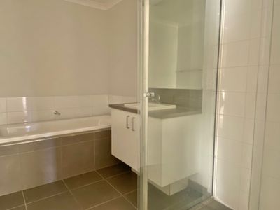 40 Firecrest Road, Manor Lakes