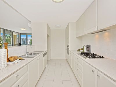 202 / 10 Peninsula Drive, Breakfast Point