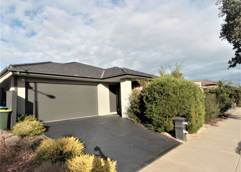 9 Yaleri Rise, Werribee