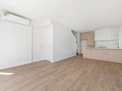 1 / 12 Hampton Parade, West Footscray