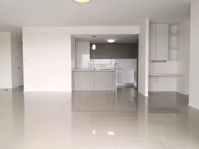 06 / 104-106 Central Lane, Gladstone Central