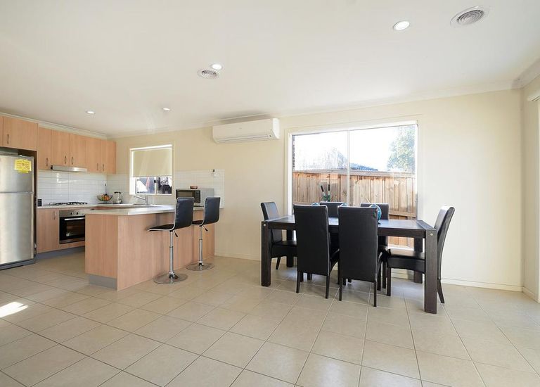 10 Cranbrook Circuit, Officer