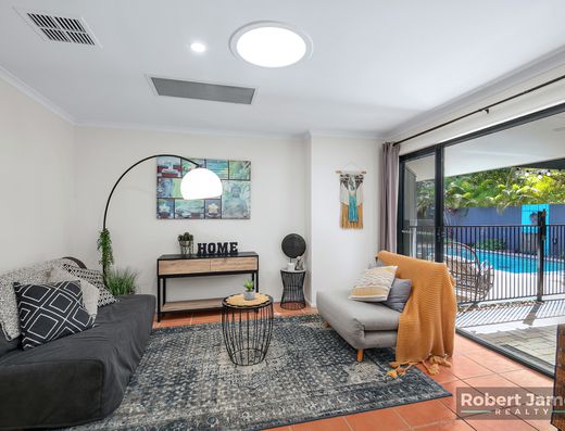 UNIQUE DUAL LIVING AT ITS BEST image 14