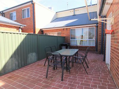 2 / 175 Keppel St, Bathurst