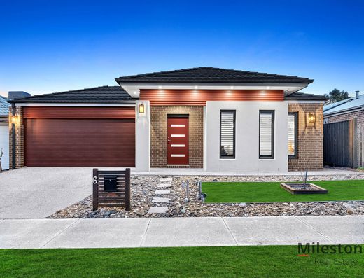 Tranquil Parkside Living: Your Dream Home Awaits!