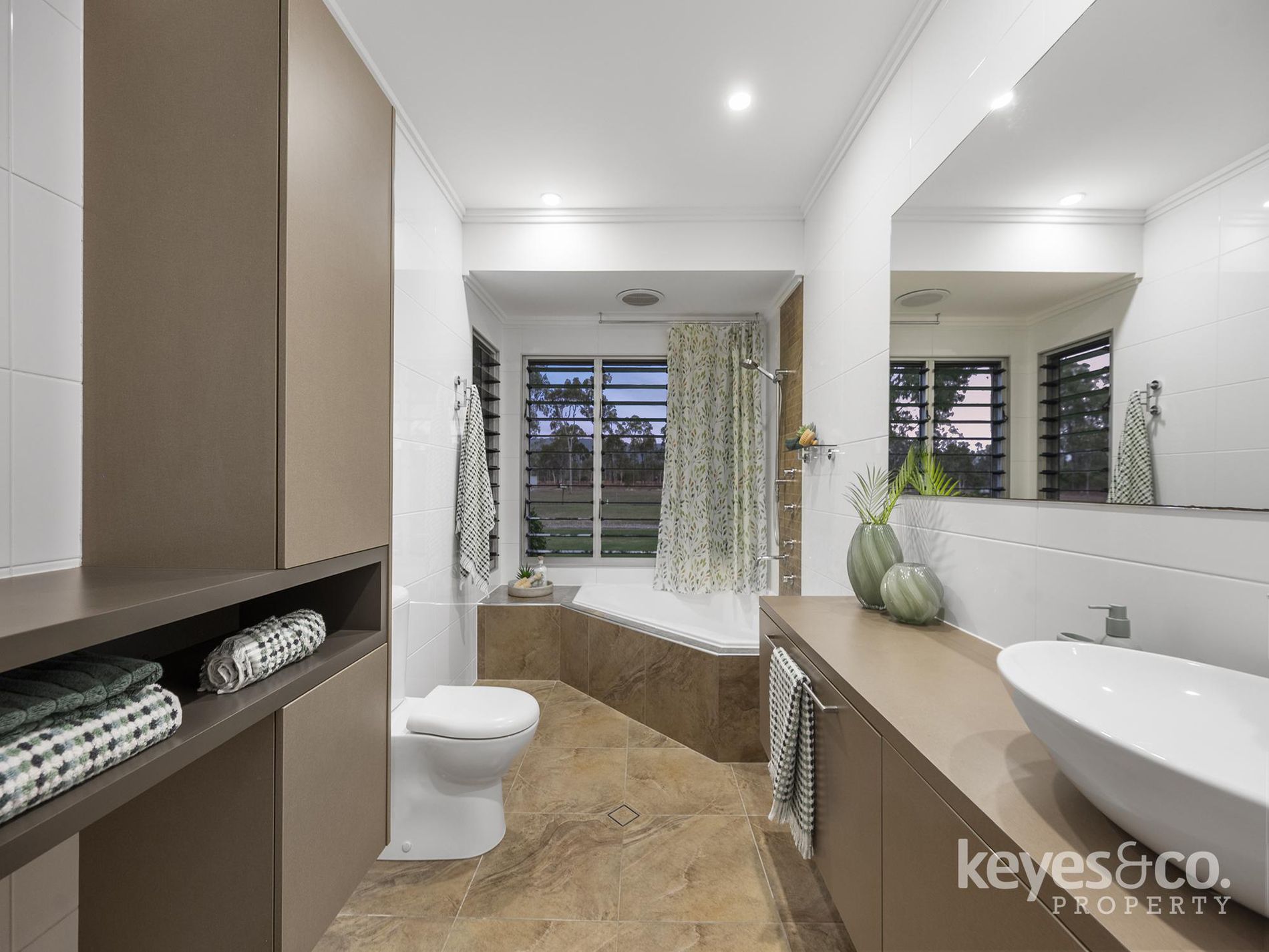 24 Kens Court, Alice River