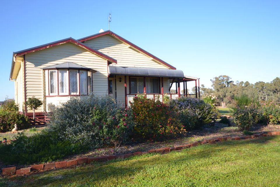 749 Burnewang Road, Elmore