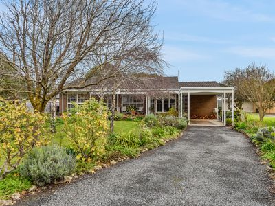 17 Adams Street, Donovans
