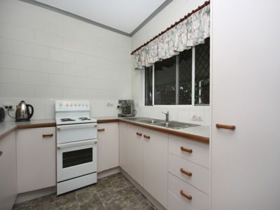 25 Noble Close, Edmonton