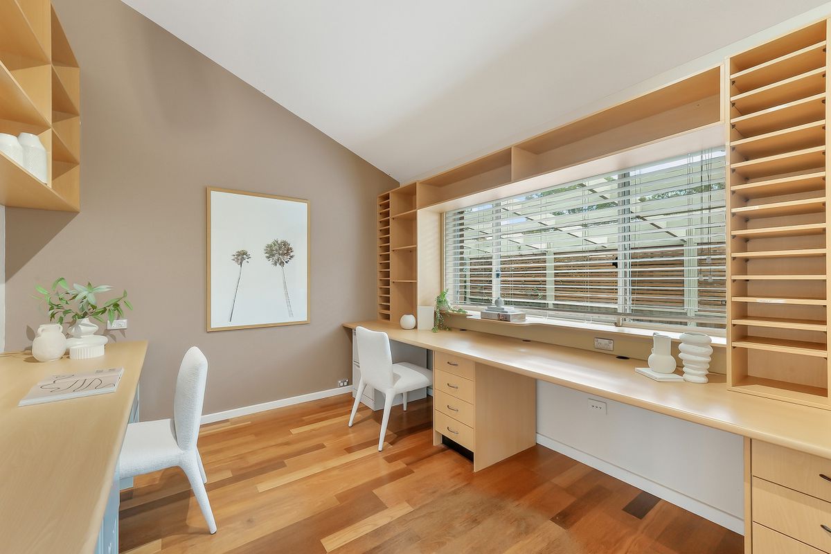 6 Robinia Parade, Springfield