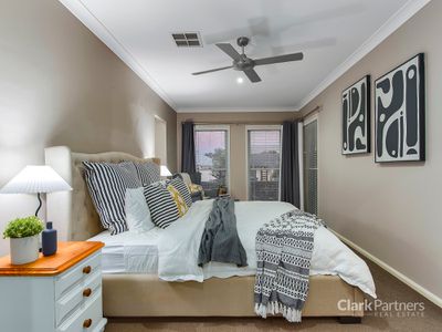 2 Lefroy Court, Warner