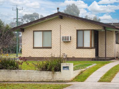 1 / 8 LOWANNA STREET, Wodonga