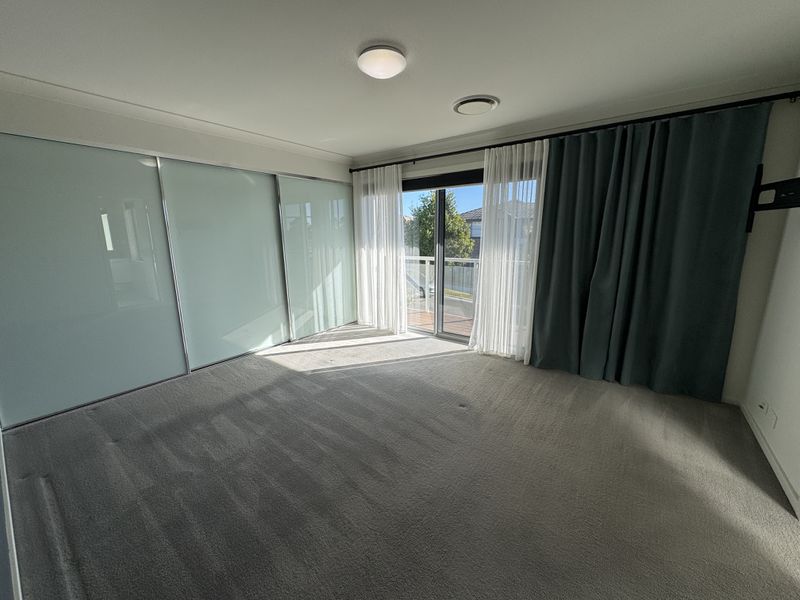 8 Hennessy Avenue, Moorebank
