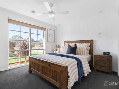 13 Annand Close, Cranbourne West