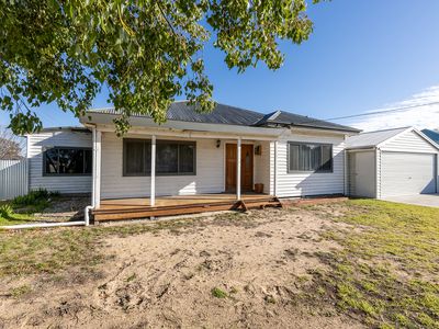 33 Kalkee Rd, Horsham