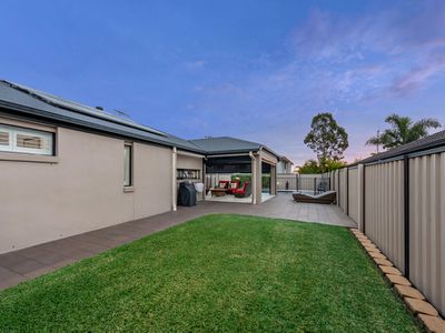 17 Senden Crescent, Manly West