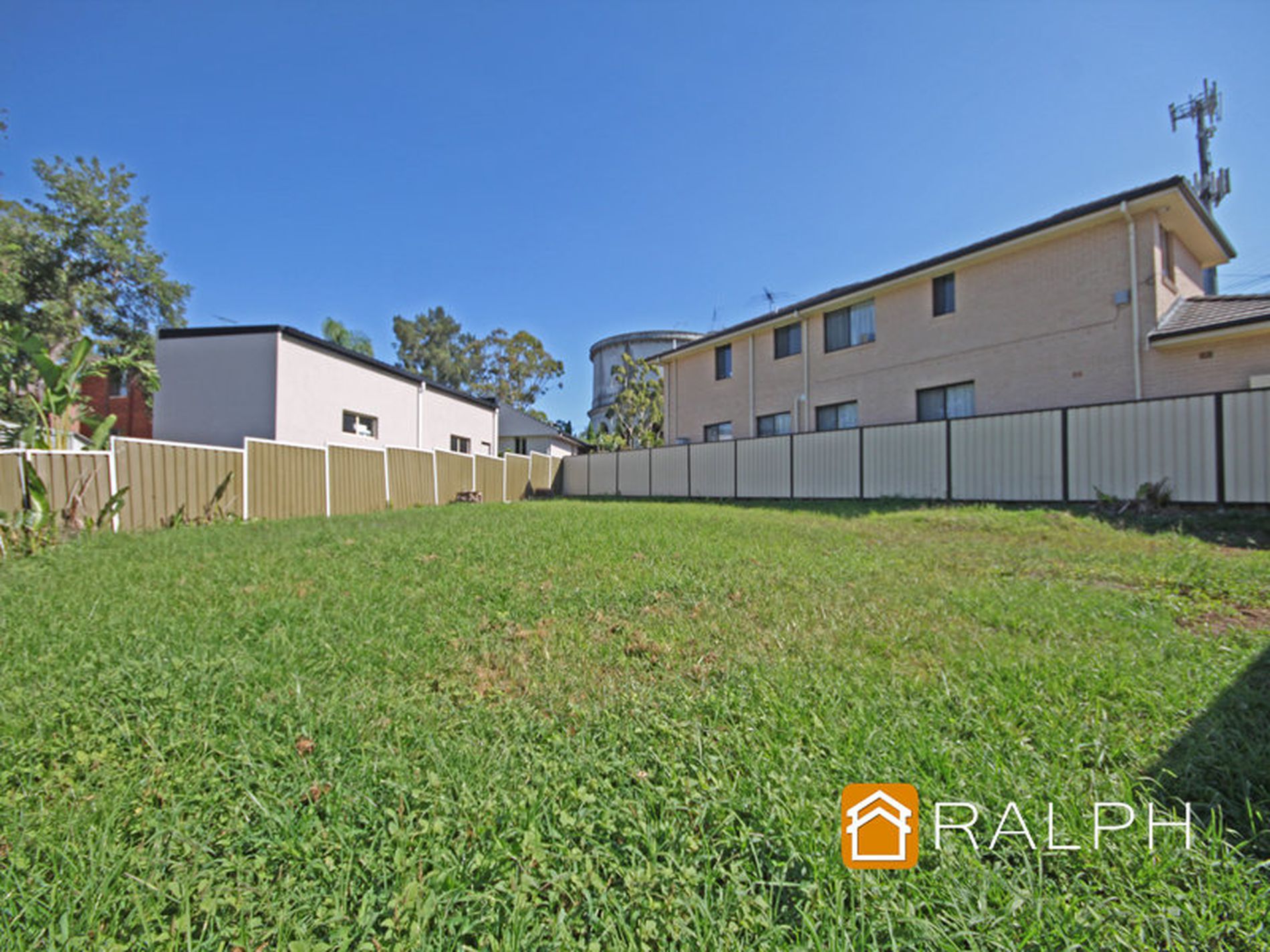 32 Canarys Road, Roselands