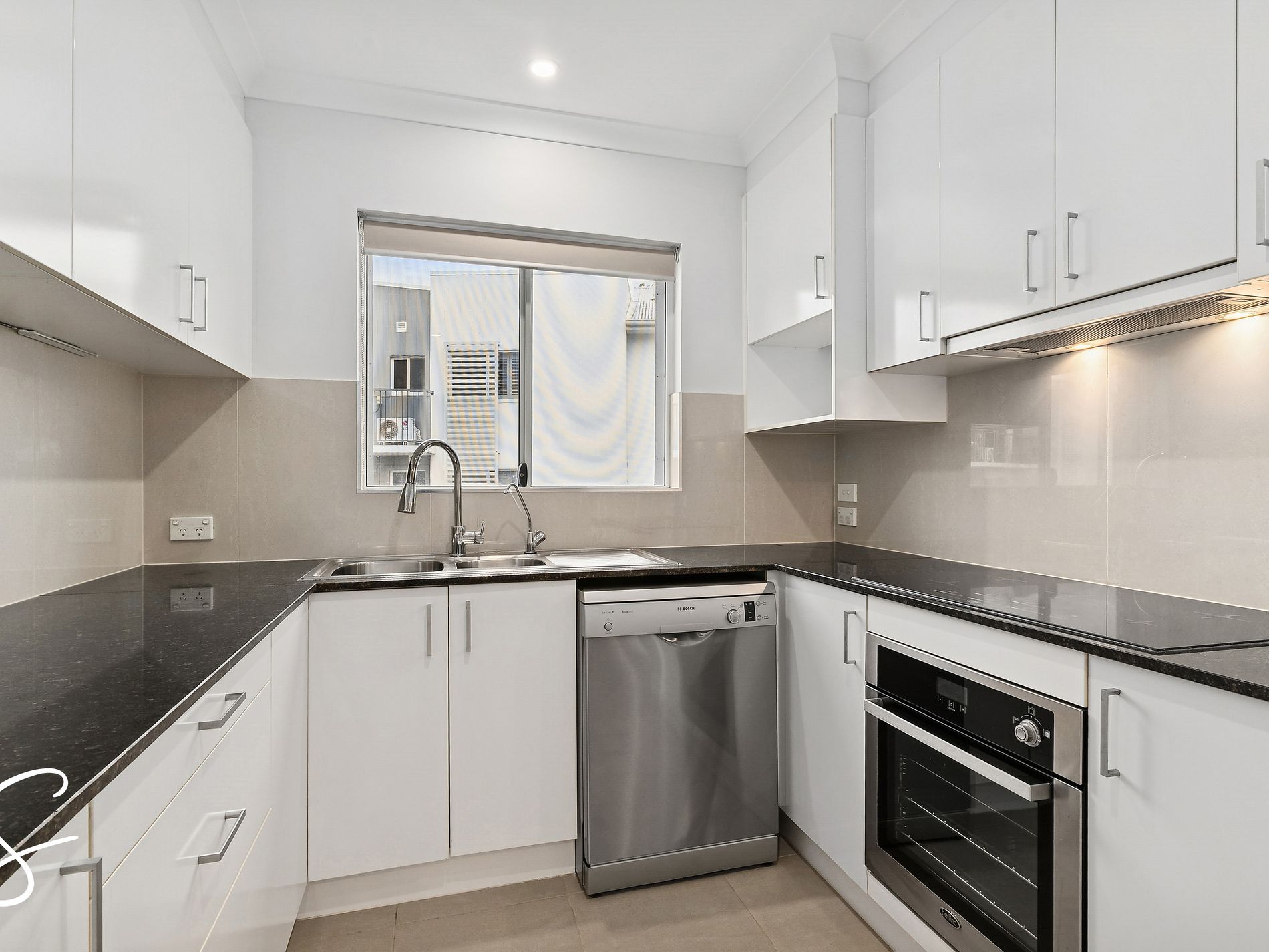 4 / 25 Birdwood Road, Holland Park West