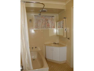 2 Nardoo Loop, Newman