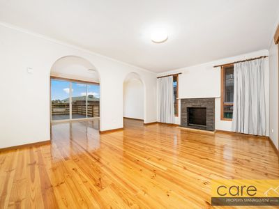 33 Monkhouse Drive, Endeavour Hills