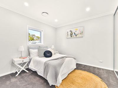 4 / 11 Junction Rd, Moorebank