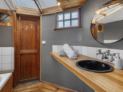 351 Golden Valley Road, Cygnet