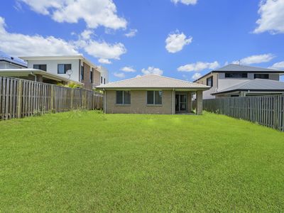 10 APRIL CRESCENT, Bridgeman Downs