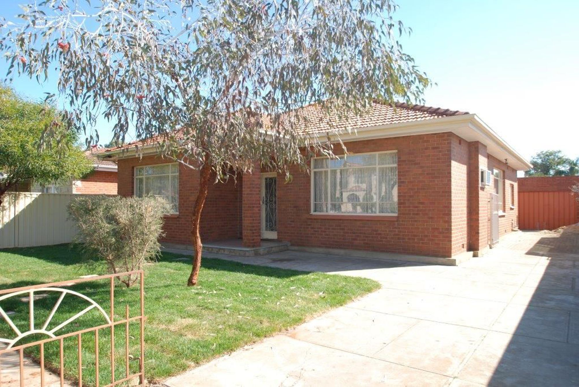 12 Kintore Avenue, Kilburn