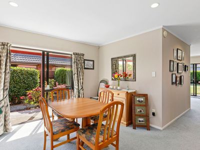 28 De Menech Grove, Avalon