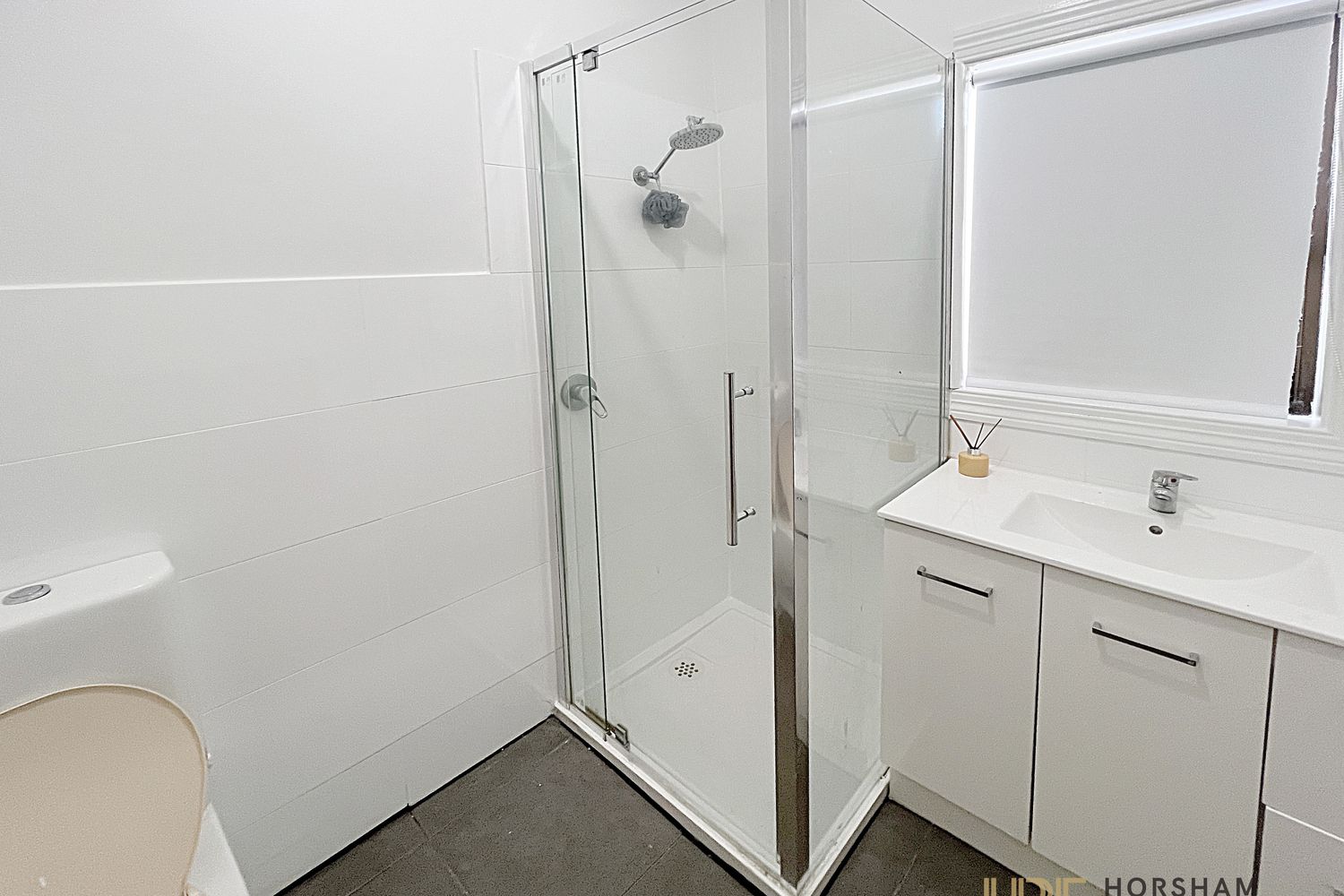 1 / 10 Sinclair Place, Horsham