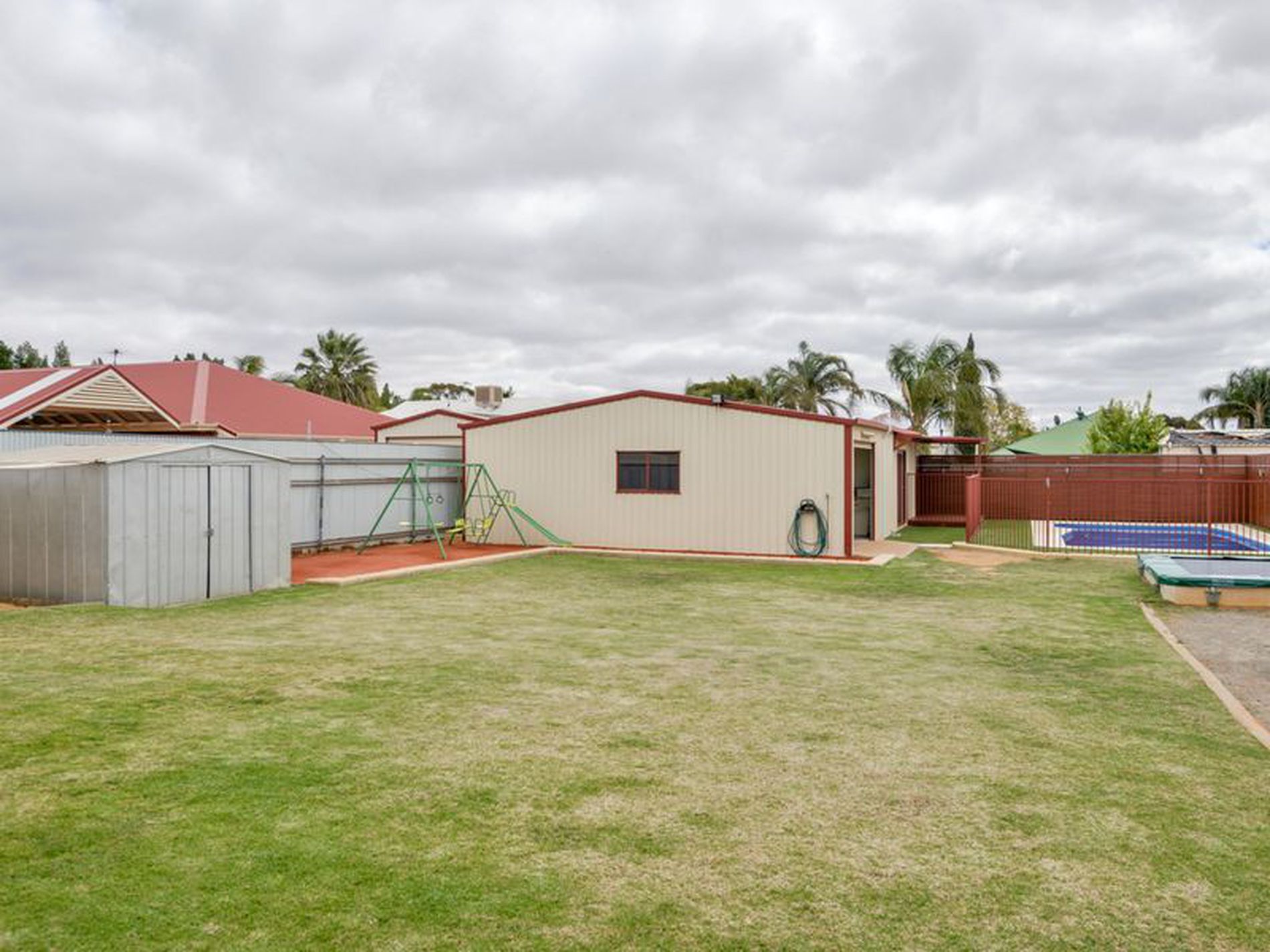 25 Longmore Parade, Broadwood
