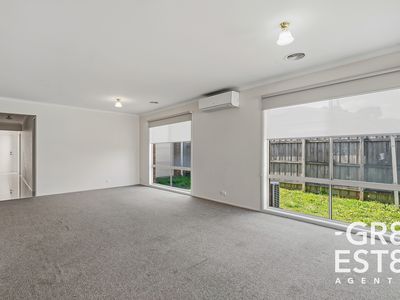 12 Menindee Terrace, Narre Warren South