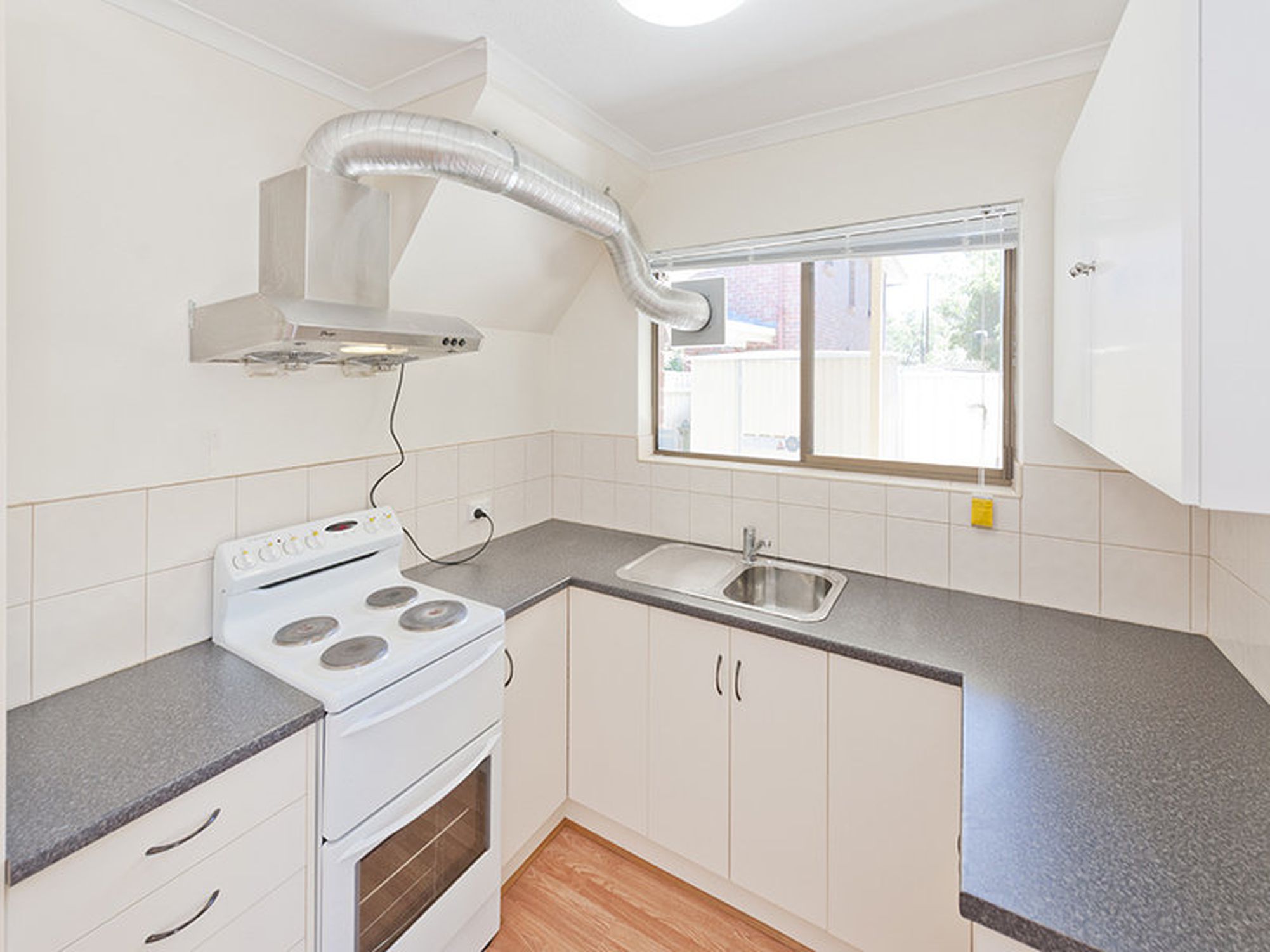 3 / 4 Chapel Street, Plympton