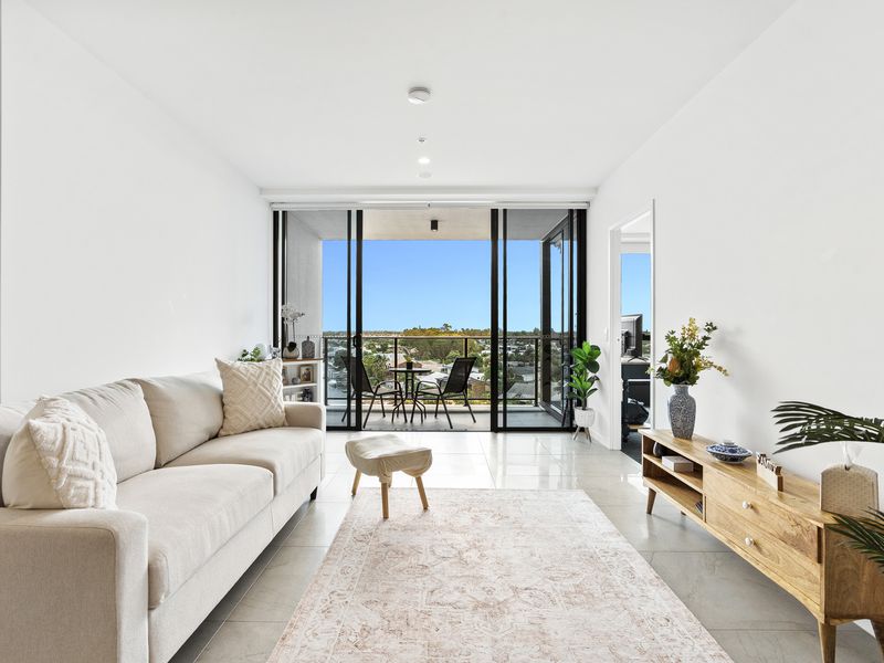 5609 / 5 Harbour Side Court, Biggera Waters