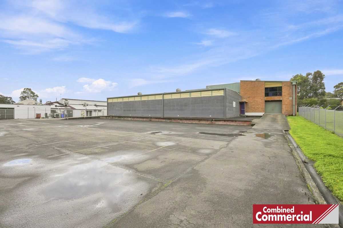 77 Jacaranda Avenue, Bradbury
